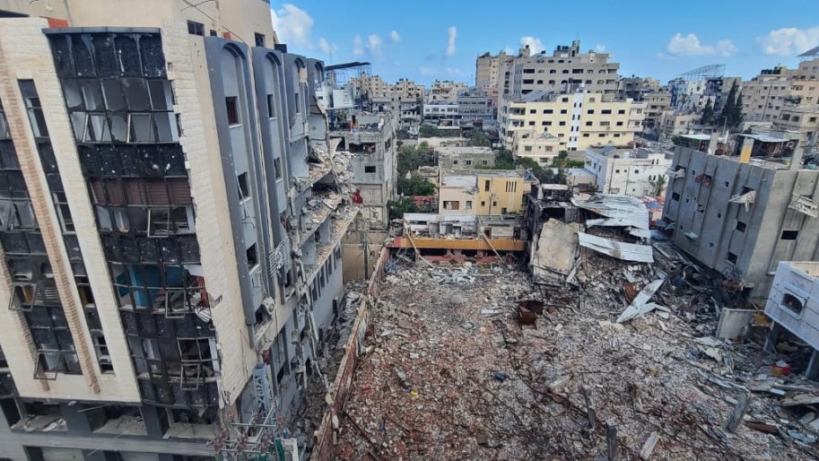 Vue des bâtiments détruits dans le quartier d'Al-Shifa, à proximité de la clinique MSF, dans la ville de Gaza. Juin 2024