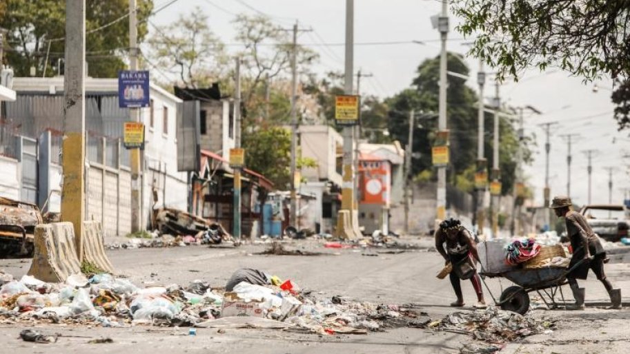 Vue du quartier Delmas 18 à Port-au-Prince après des combats entre des groupes armés et les forces de police.