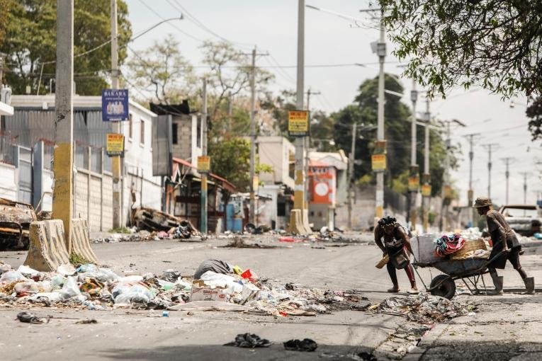 Vue du quartier Delmas 18 à Port-au-Prince après des combats entre des groupes armés et les forces de police.