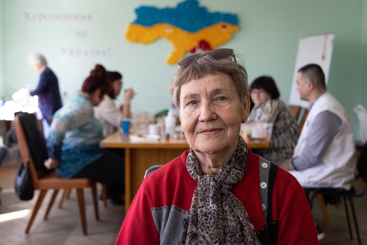 Portrait de Lidia Bazualyeva, déplacée ukrainienne de 74 ans.