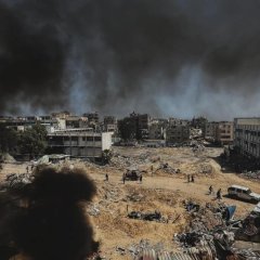 Palestine, Khan Younès, sud de Gaza, 22 avril 2024. Vue sur la ville de Khan Younès depuis le toit de l'hôpital Nasser, auparavant le plus grand hôpital du sud de Gaza.  