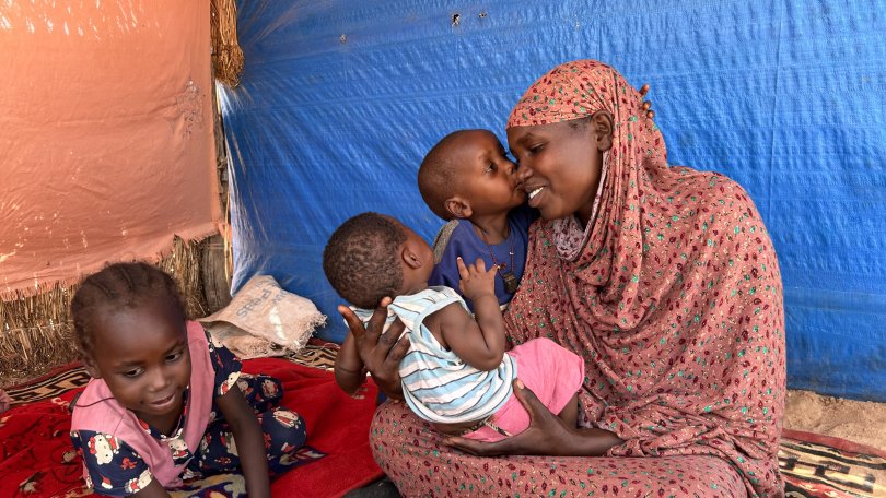 Die meisten Menschen aus dem Sudan, die im Tschad Zuflucht gesucht haben, sind Frauen und Kinder, denn die Männer sind verschwunden, wurden getötet oder inhaftiert.