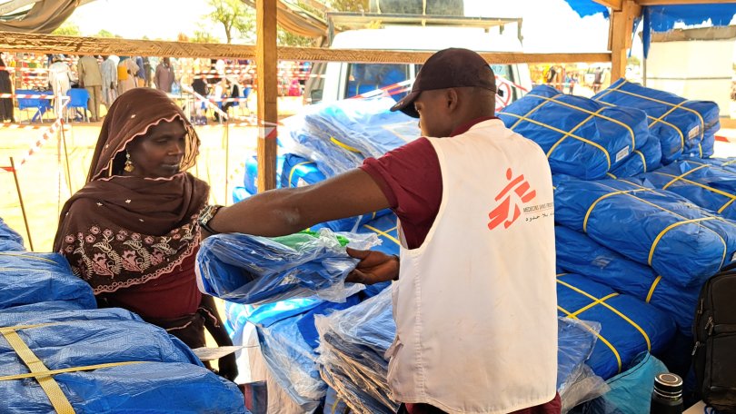 Distribution de biens de première nécessité aux réfugié·e·s soudanais·e·s à Aboutengué